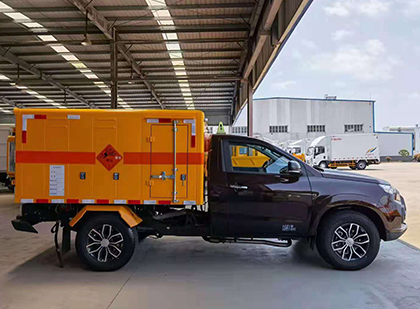 樟树爆破器材运输车